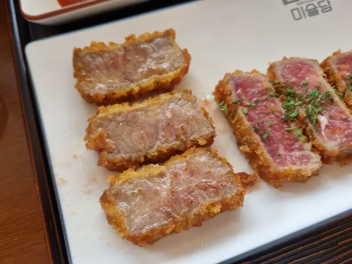 Slightly more-cooked gyukatsu slices at Misyuldang Ulsan
