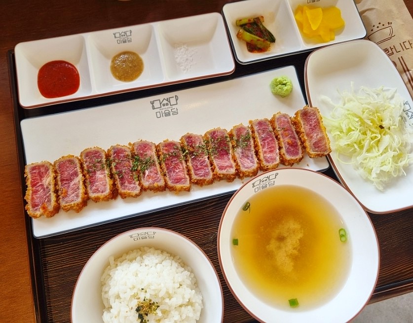 Complete gyukatsu set at Misyuldang Ulsan
