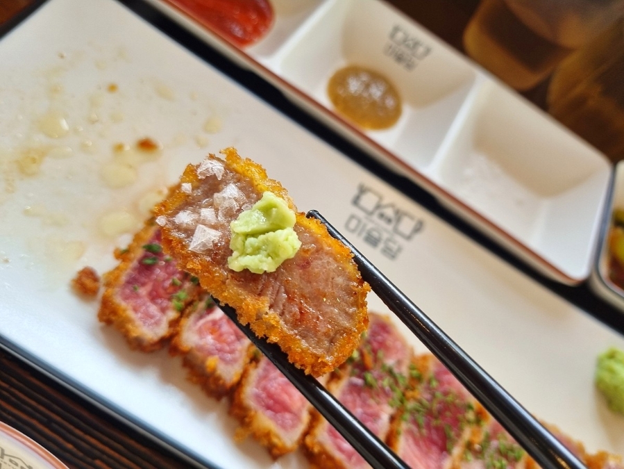 Gyukatsu topped with wasabi at Misyuldang Ulsan