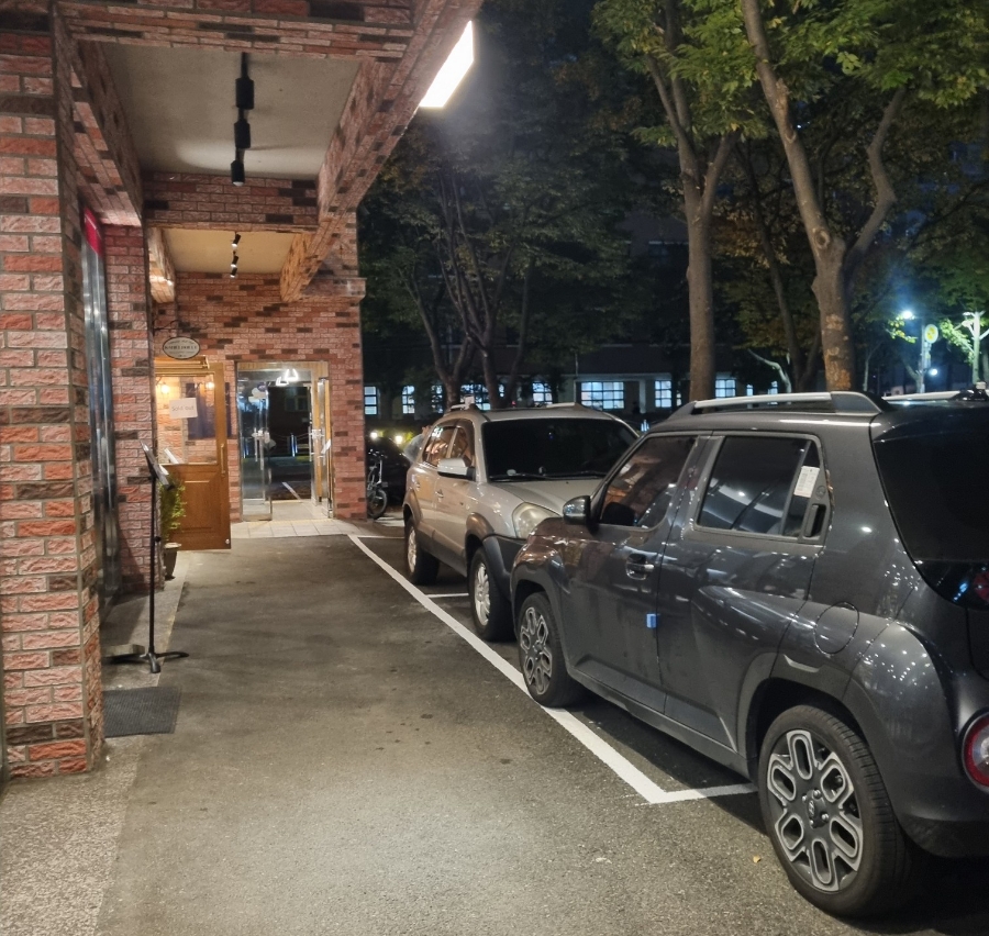Parking spots in front of Misyuldang Ulsan