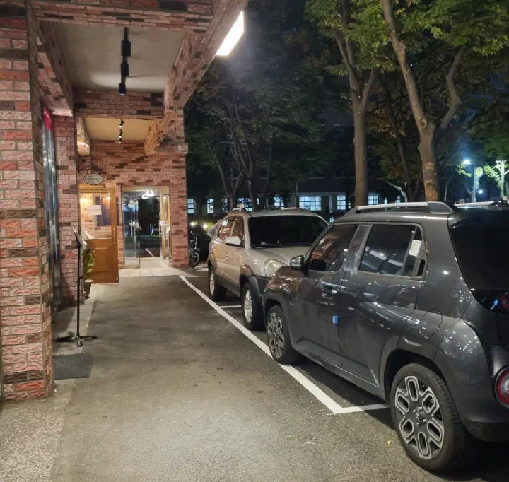 Parking spots in front of Misyuldang Ulsan