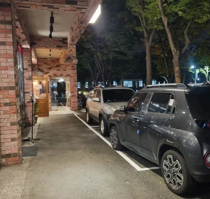 울산 미슐당 울산점 매장 앞 주차 공간