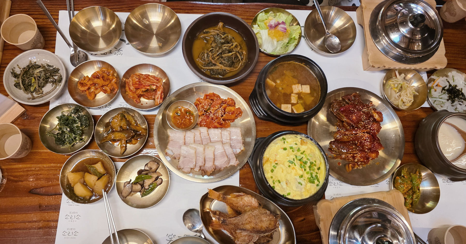 Soriso Sigolbapsang clay-pot rice set meal spread in Namyangju