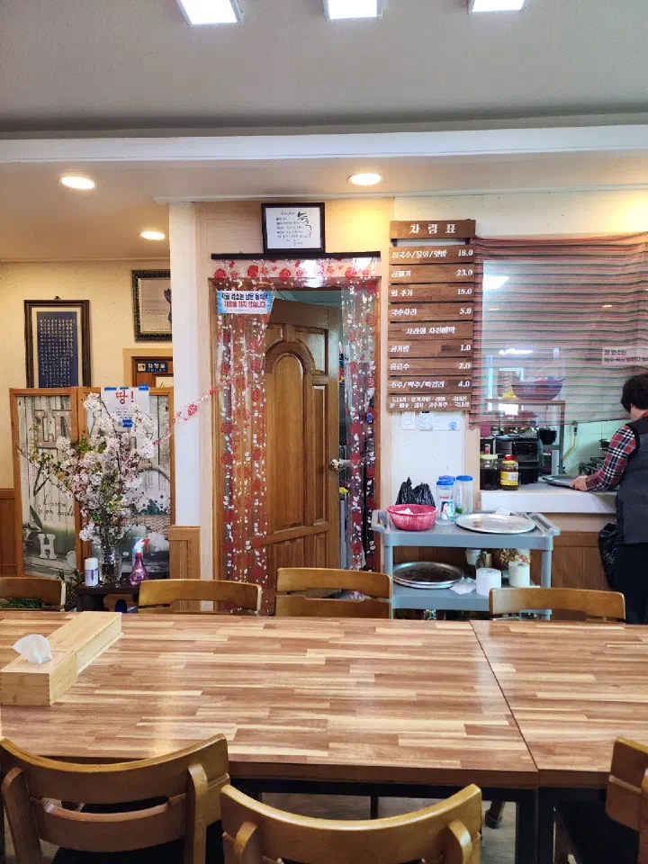 Interior dining tables at Daegung Hoetown