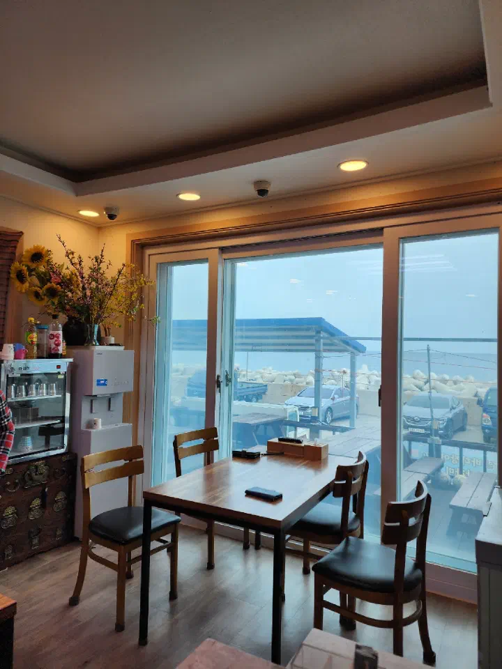 Ocean-view window seat at Daegung Hoetown