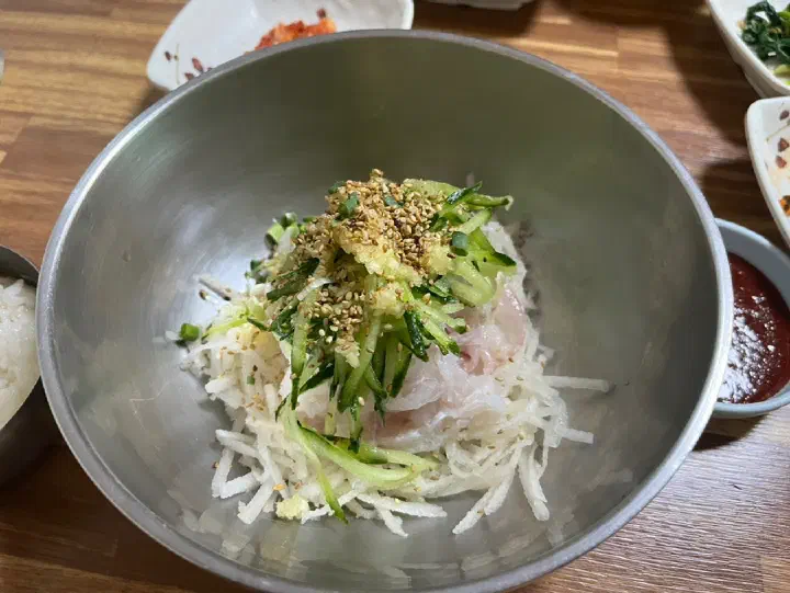 A bowl of Pohang-style mulhoe at Daegung Hoetown