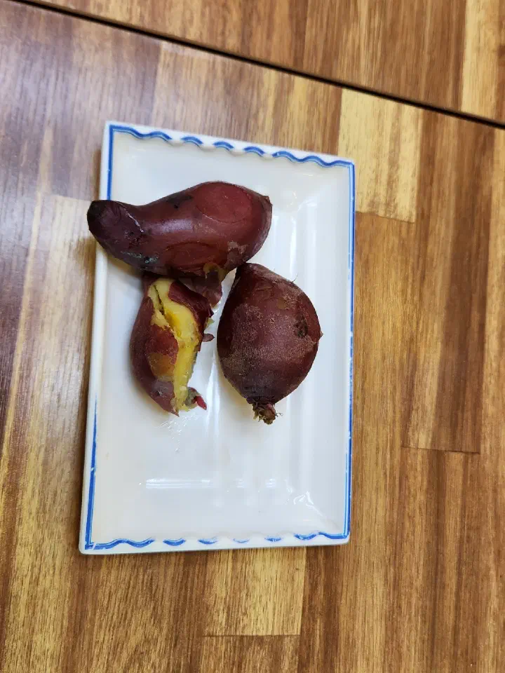 Welcome steamed sweet potato at Daegung Hoetown