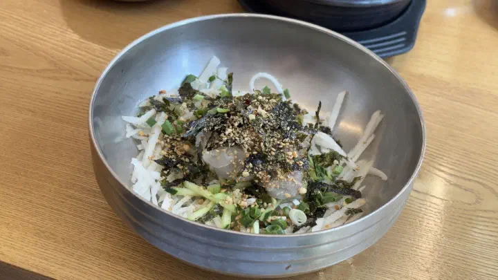 환여횟집 살얼음 육수를 부은 물회
