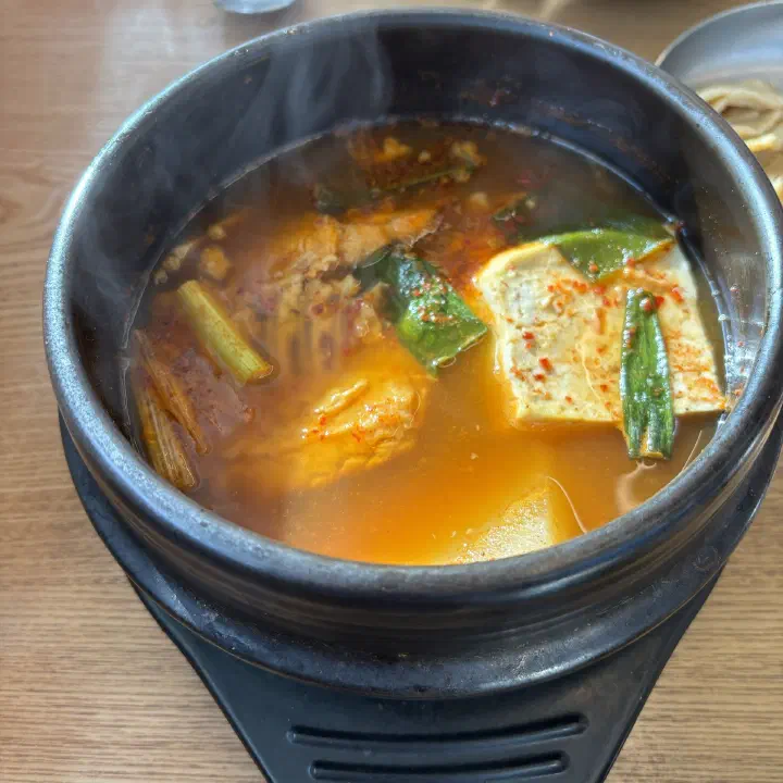 환여횟집 매운탕 한 뚝배기
