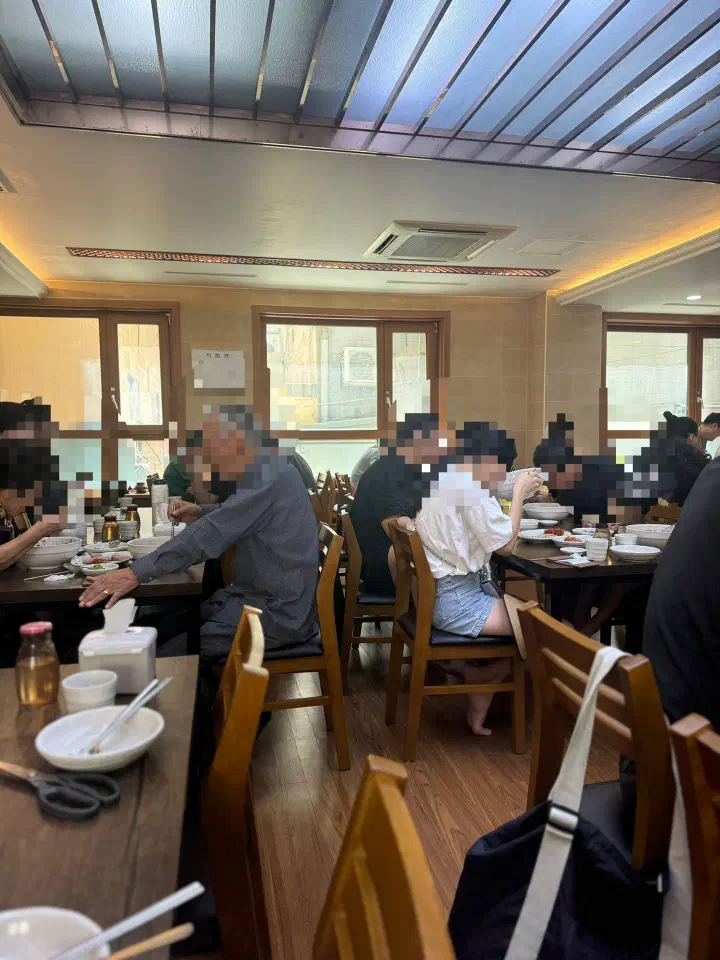 주문진 막국수 넓은 홀 내부