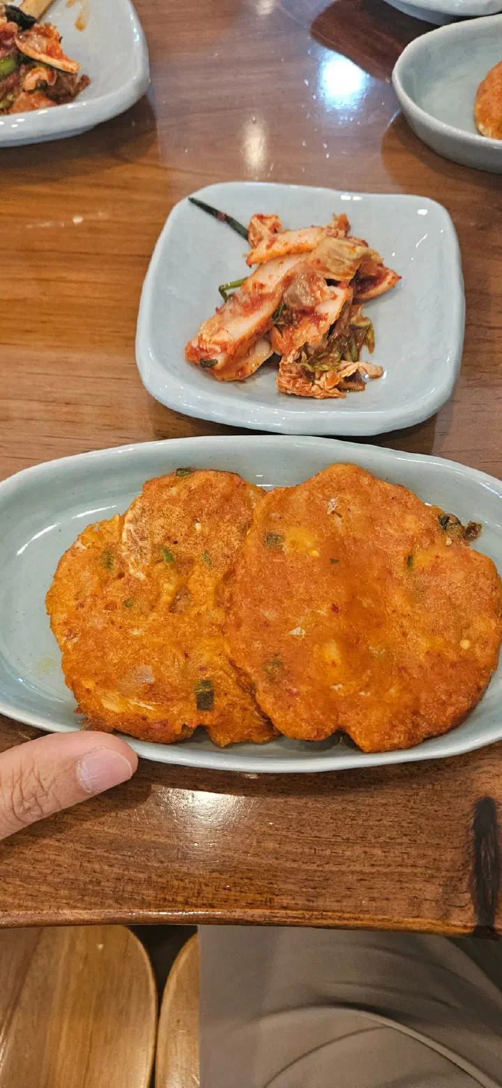 Crispy mini kimchi-jeon at Kongmyeondang
