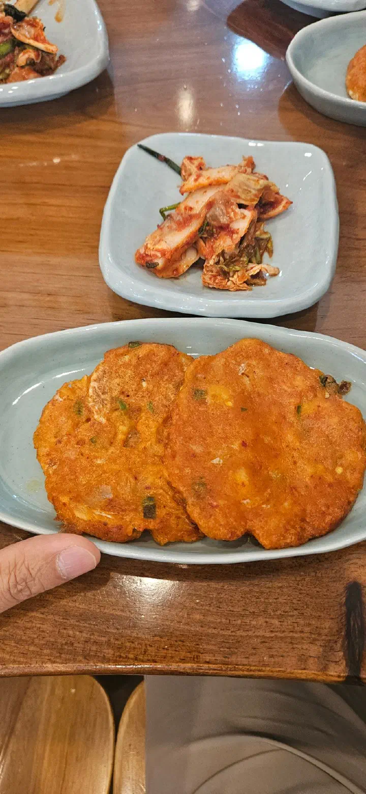 콩면당 바싹하게 부친 미니 김치전
