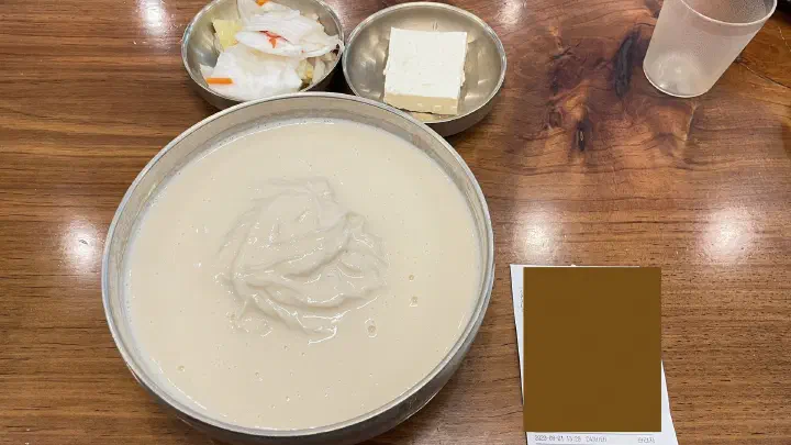 An older bowl of kongguksu with tofu at Sangam Hoegwan