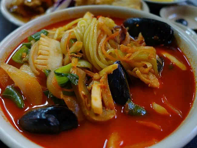 Bright red gochu-jjamppong loaded with mussels and squid