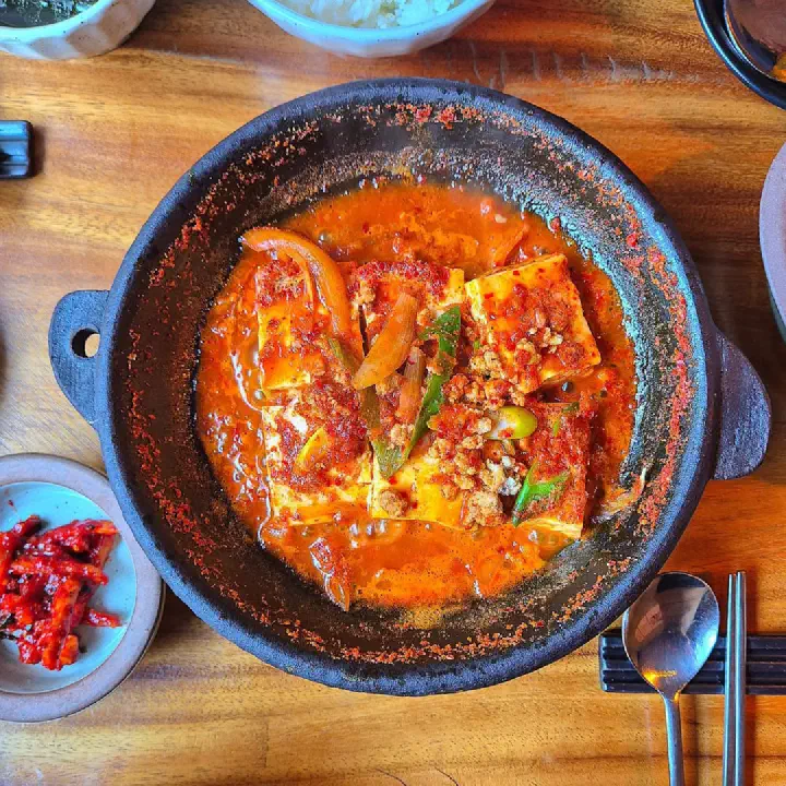 Jjaglei jjigae, a spicy thick tofu and pork stew served in an earthenware pot