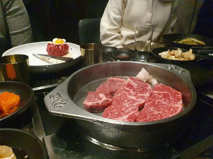 창고43 판교점 테이블에서 구워주는 한우