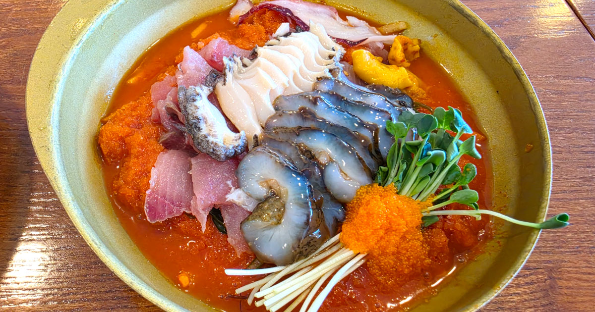 Mulhoe bowl with slush ice broth at Chungchosoo Mulhoe in Sokcho