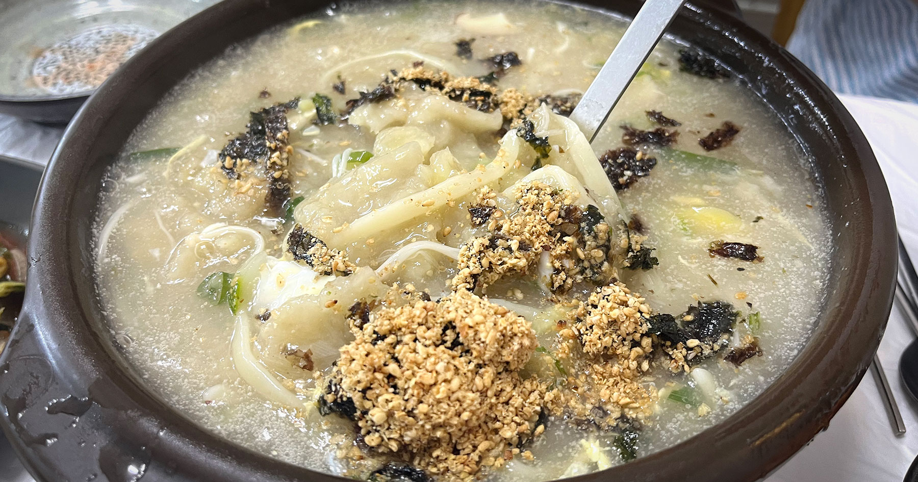 A pot of gamja ongsimi at Gamnamujip in Sokcho