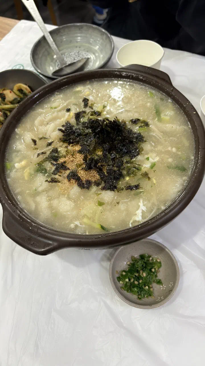 Small dish of minced Cheongyang green chili served beside the gamja ongsimi pot