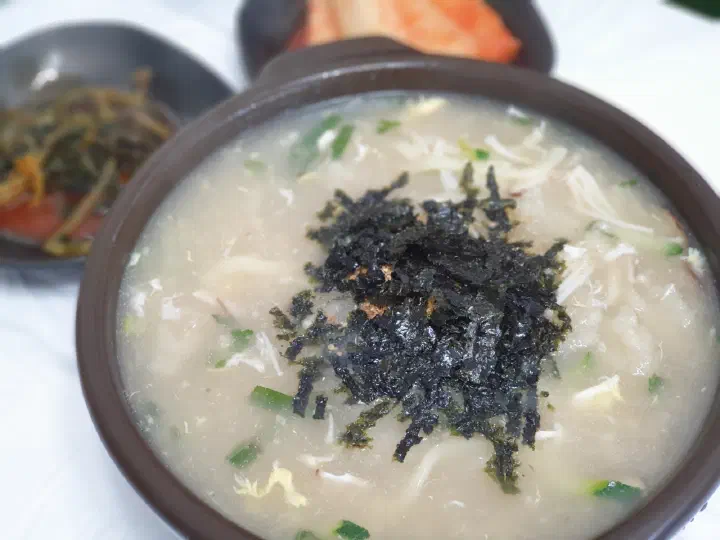 Close-up of the layer of dried seaweed flakes covering the gamja ongsimi broth