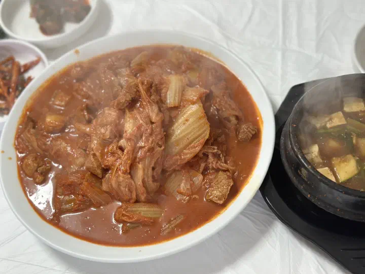 Duruchigi arriving alongside a steaming stone pot of doenjang-jjigae