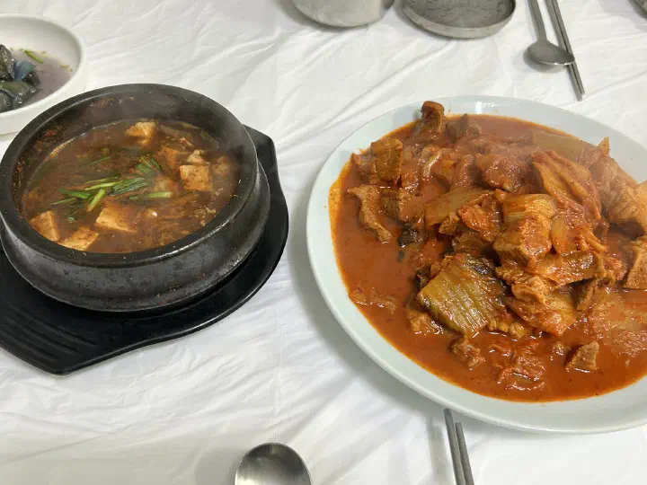 Duruchigi and doenjang-jjigae served together once your ticket time comes up