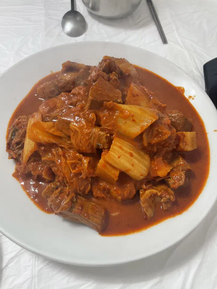 Overhead view of a full plate of duruchigi at Jeonwon Sikdang in Sokcho