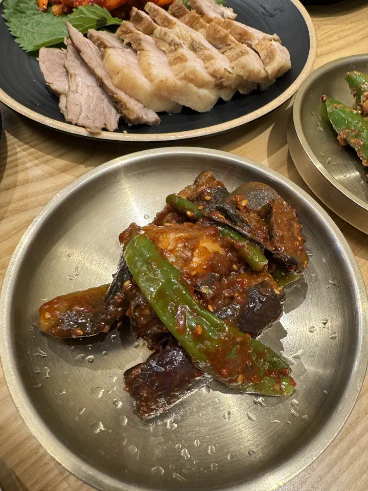 부드럽게 삶아낸 보쌈수육