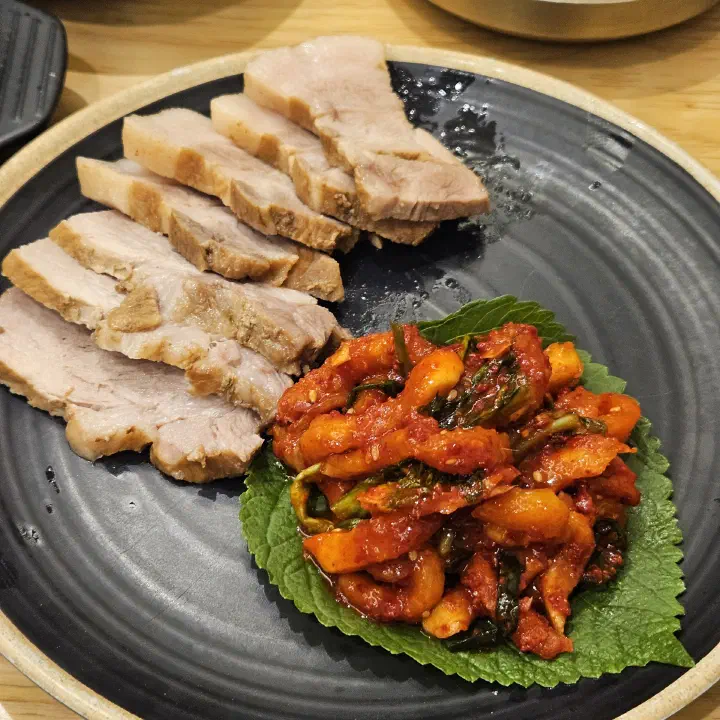 Sweet and spicy grilled pork collar