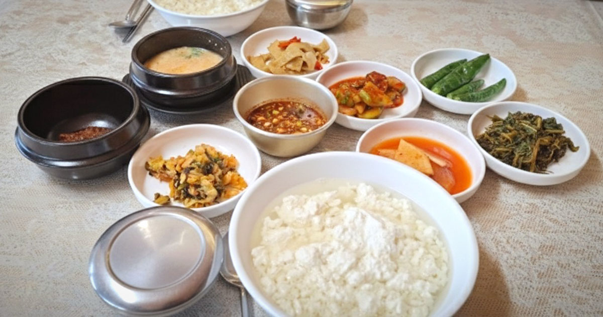 구와우순두부식당의 하얀 순두부 한 상