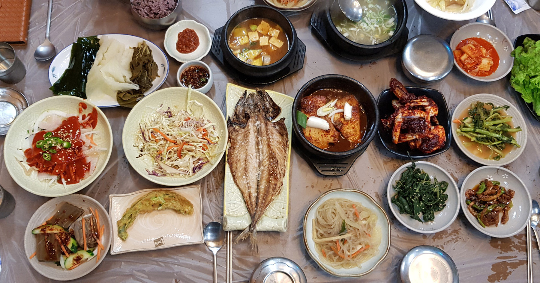 A full 12,000-won Korean set meal at New Sinbok Garden