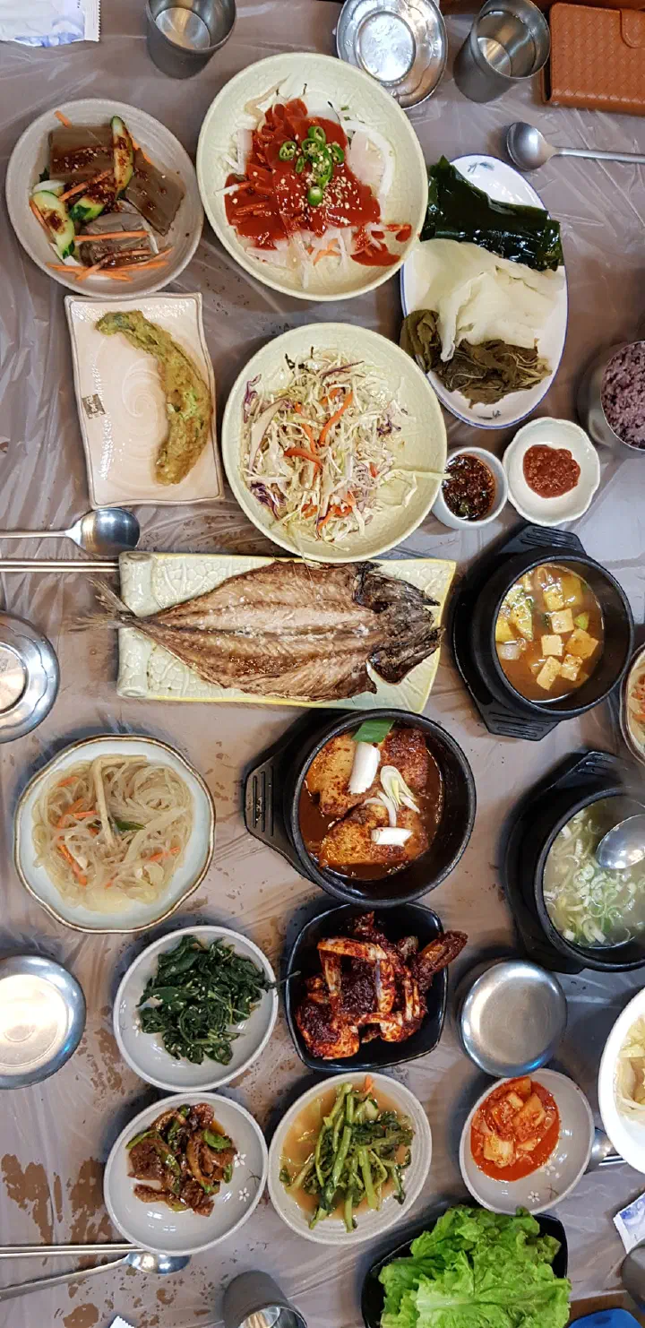 An overhead look at the New Sinbok Garden table