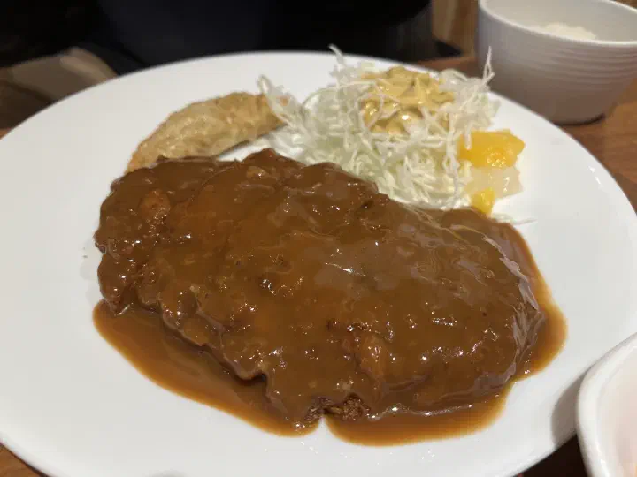 Bonjeong cheese tonkatsu topped with demi-glace sauce