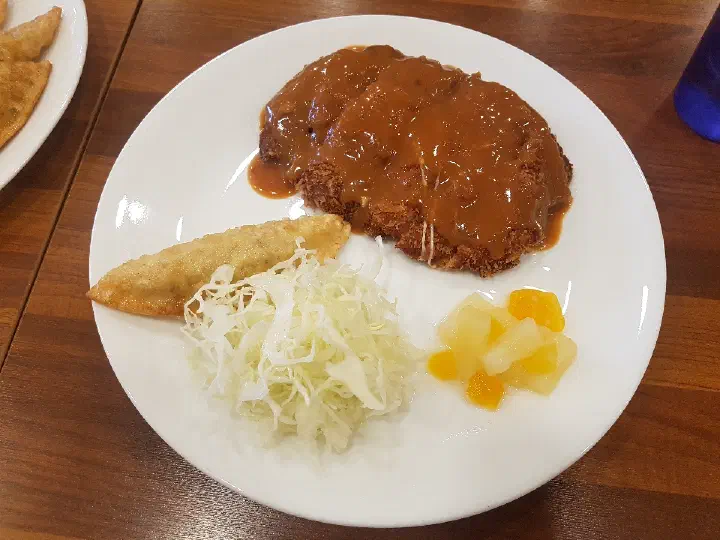 Tonkatsu set plate with cabbage salad and fruit at Bonyeoubonjeong