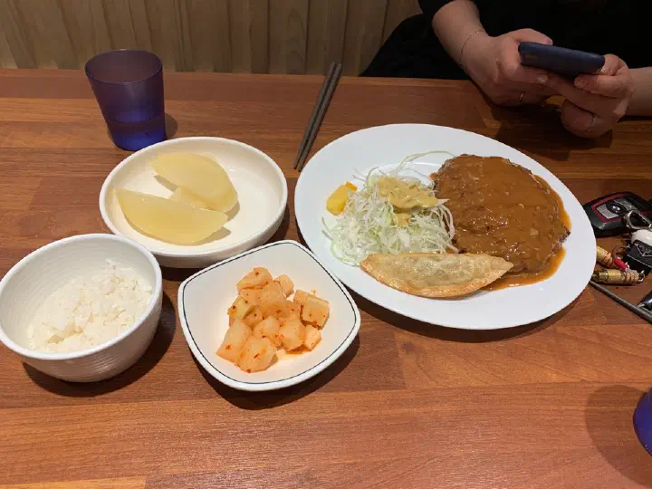 Thick house-made pickled radish and kkakdugi with rice at Bonyeoubonjeong