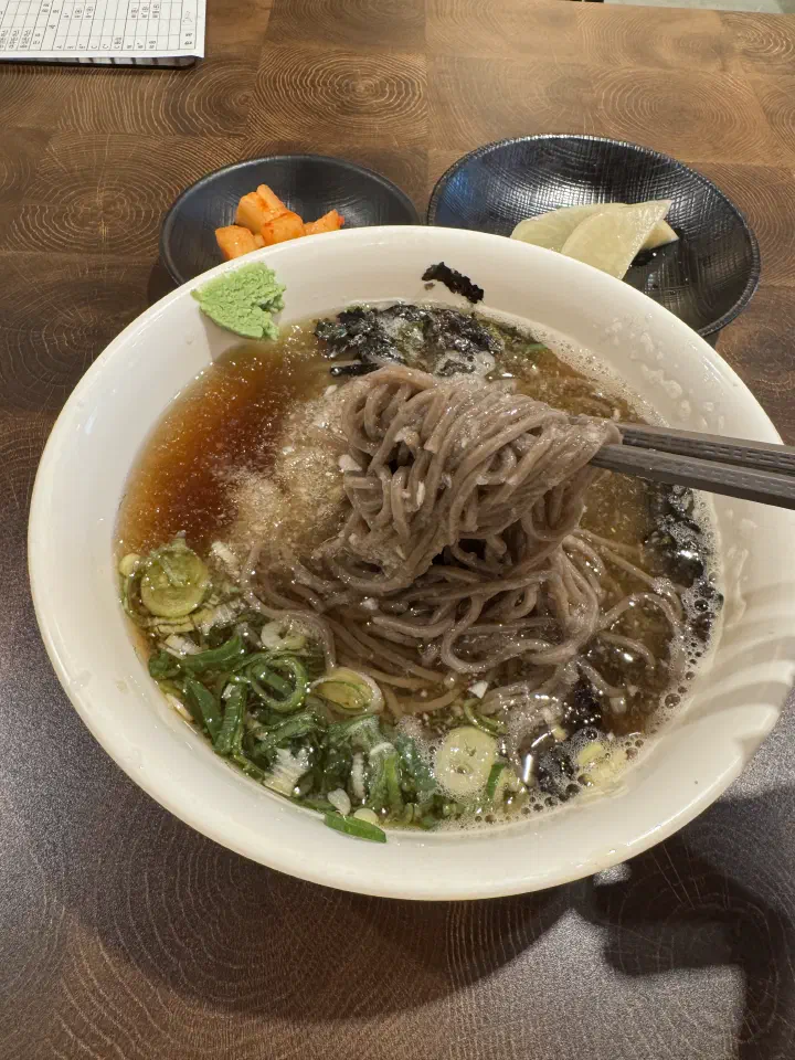 A bowl of naengsoba at Bonyeoubonjeong
