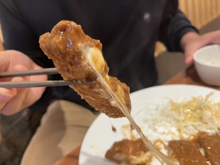 Crispy cross-section of tonkatsu at Bonyeoubonjeong