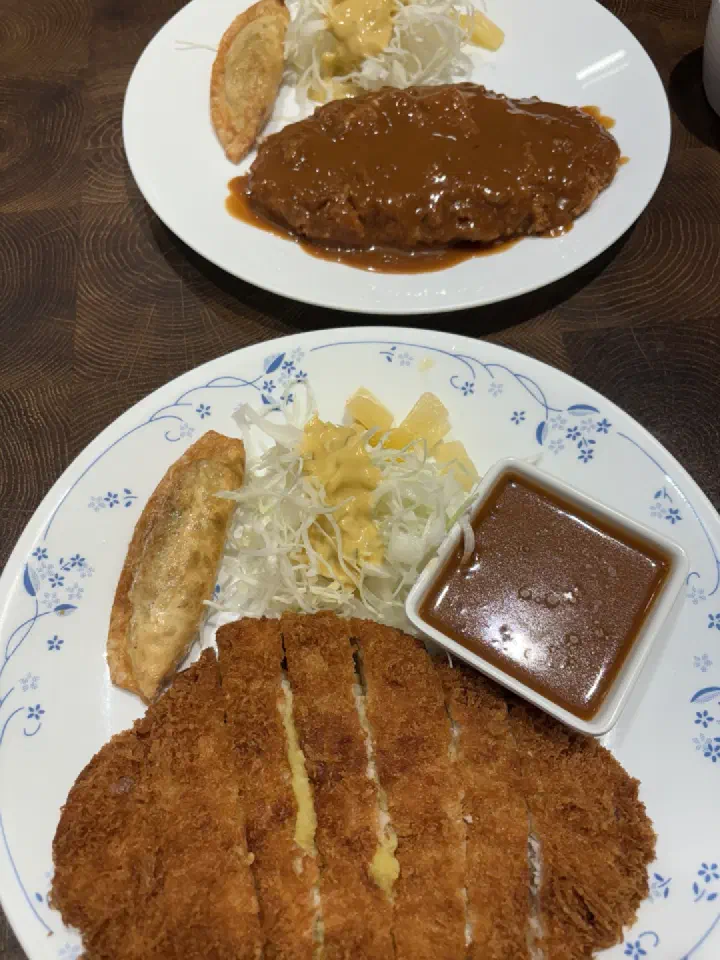 Tonkatsu set with rice and cabbage salad at Bonyeoubonjeong