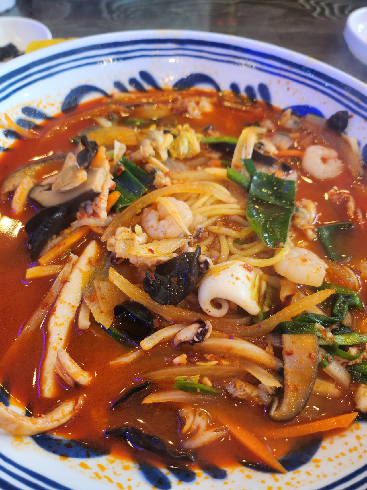 A full bowl of Donghaebanjeom&rsquo;s special bokkeummyeon
