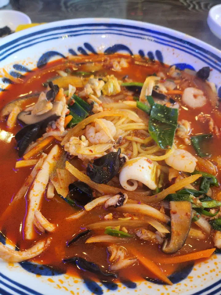 동해반점 볶음면 한 그릇 가득