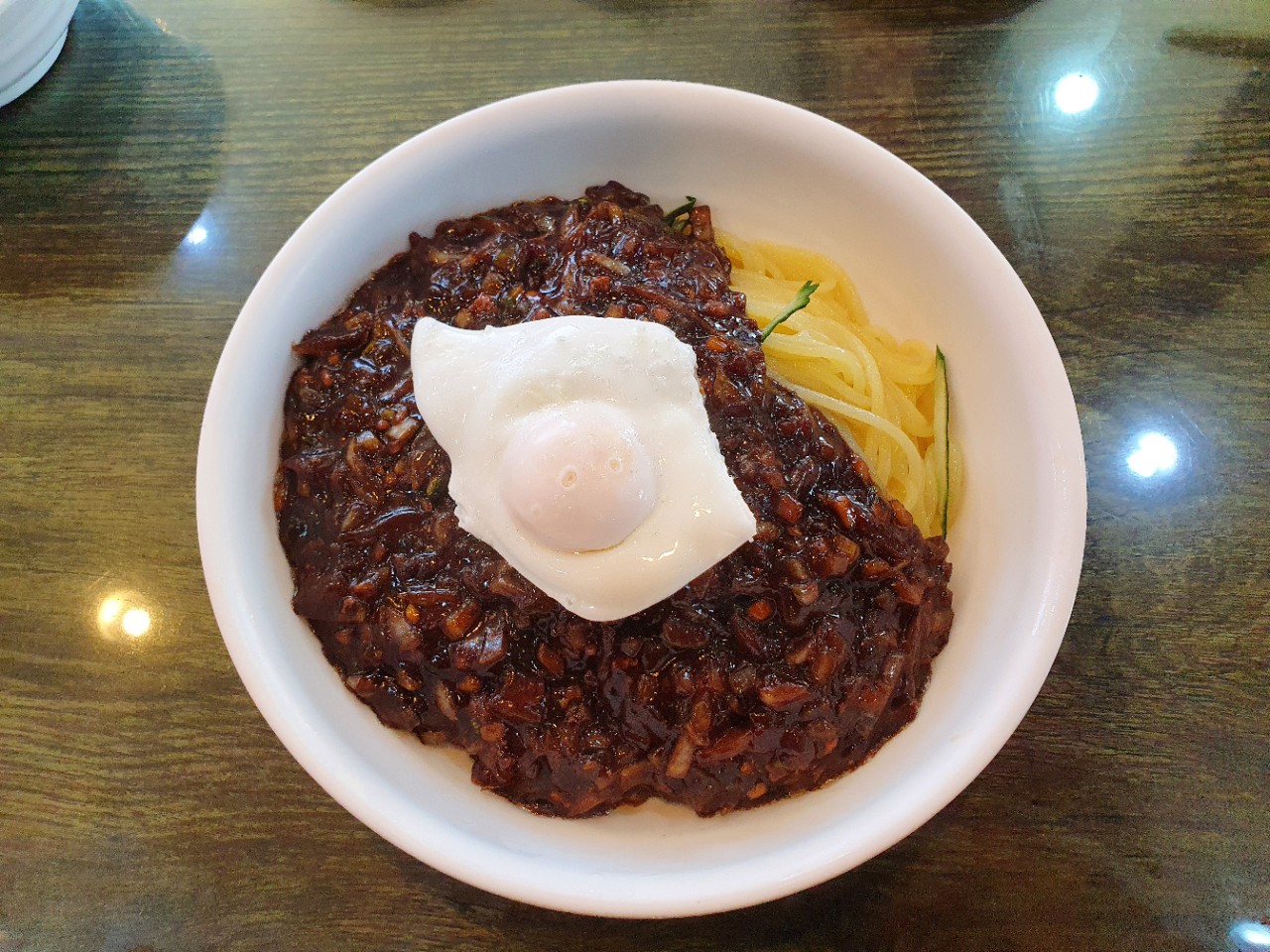 Mixing the uni-jjajang at Donghaebanjeom