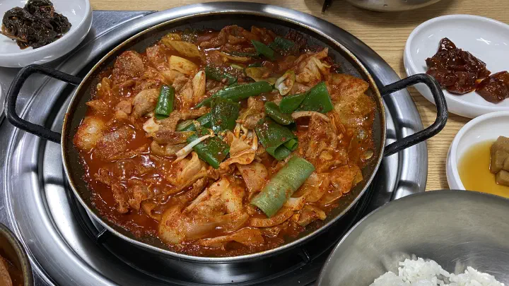 Moksal duruchigi loaded with pork and vegetables