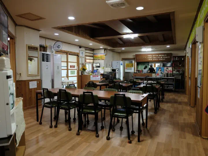 Spacious dining room with chairs and tables at Cheonghakdong Eonyang Bonjeom