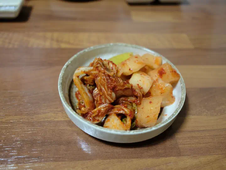 Mountain-vegetable bibimbap at Cheonghakdong Eonyang Bonjeom