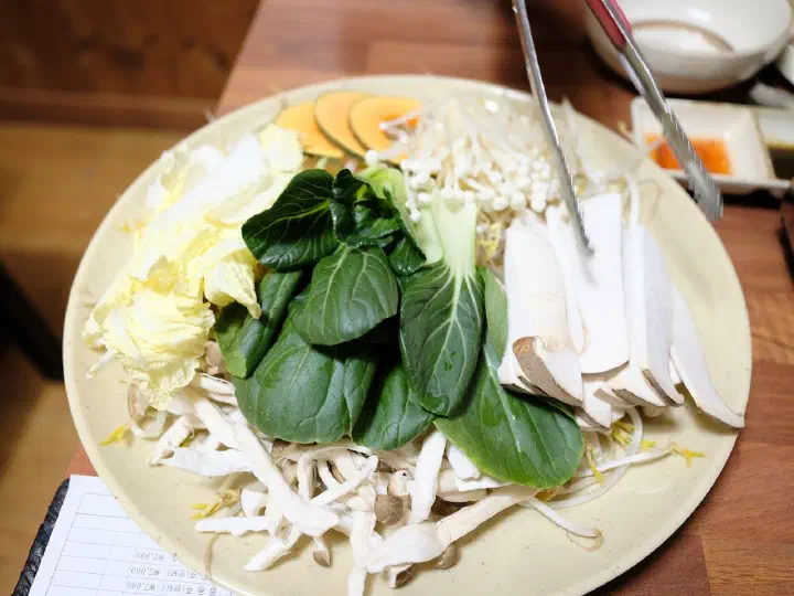 Vegetables simmering in the shabu-shabu broth at Cheonghakdong Eonyang Bonjeom
