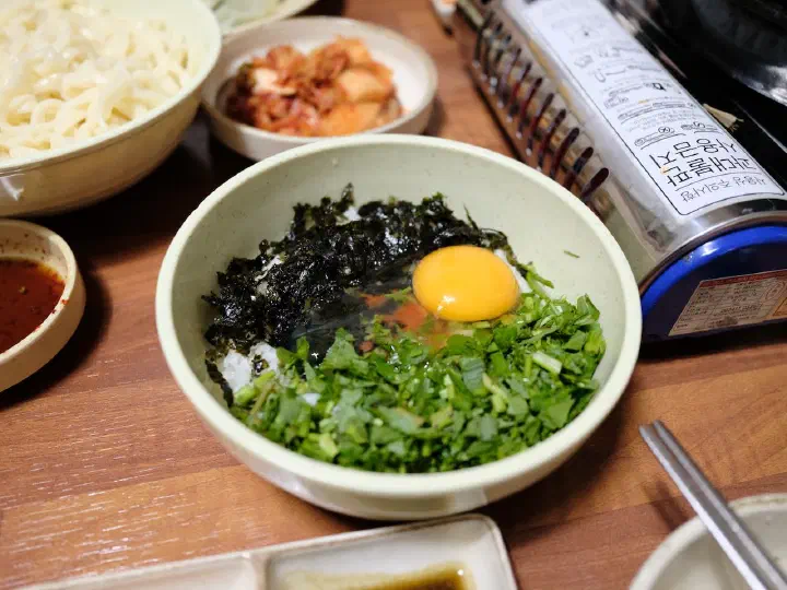 Shabu-shabu finished as porridge with egg yolk and seaweed flakes at Cheonghakdong Eonyang Bonjeom