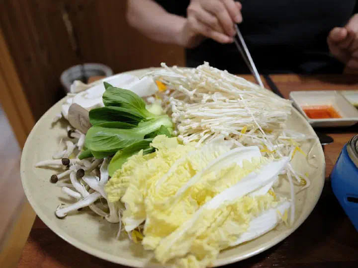 Fresh vegetable platter for beef shabu-shabu at Cheonghakdong Eonyang Bonjeom