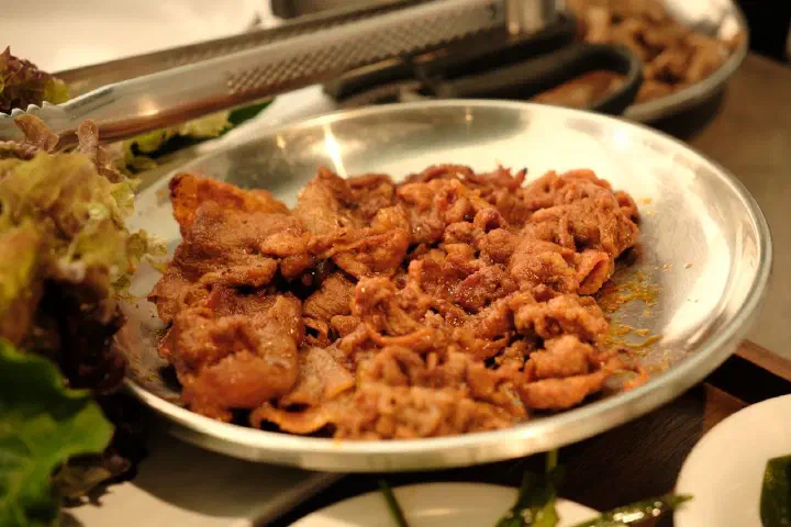 고담식당 고추장 돼지불고기, 매콤한 특제 양념