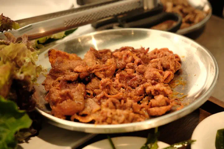 고담식당 고추장 돼지불고기, 매콤한 특제 양념