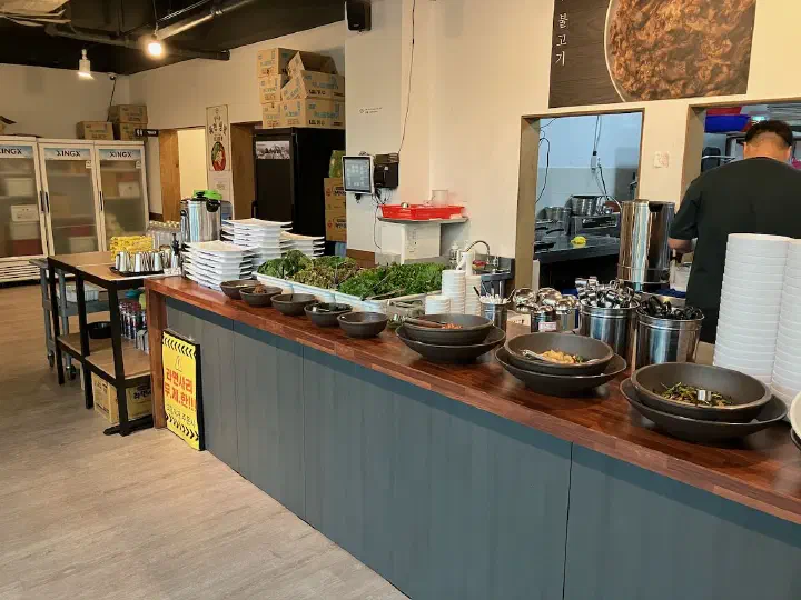 고담식당 셀프바, 다대기와 반찬을 더 가져다 먹을 수 있어요